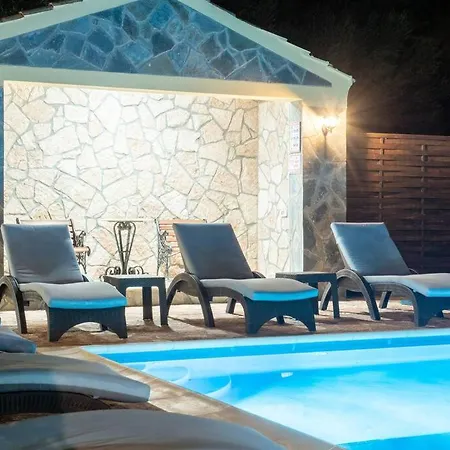 Poli House Family W/ Pool