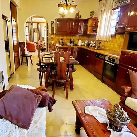 Poli House Family W/ Pool Villa